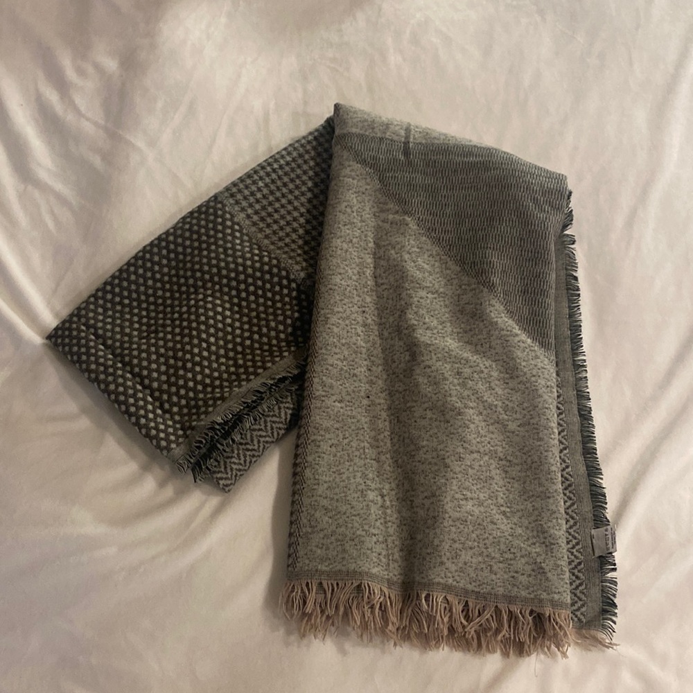 Madewell wrap/blanket scarf - in great condition!